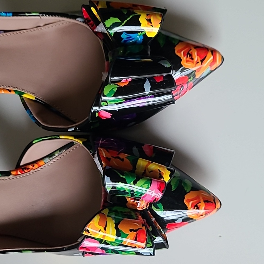 Betsey Johnson Women's Floral Heels - Picture 5 of 7